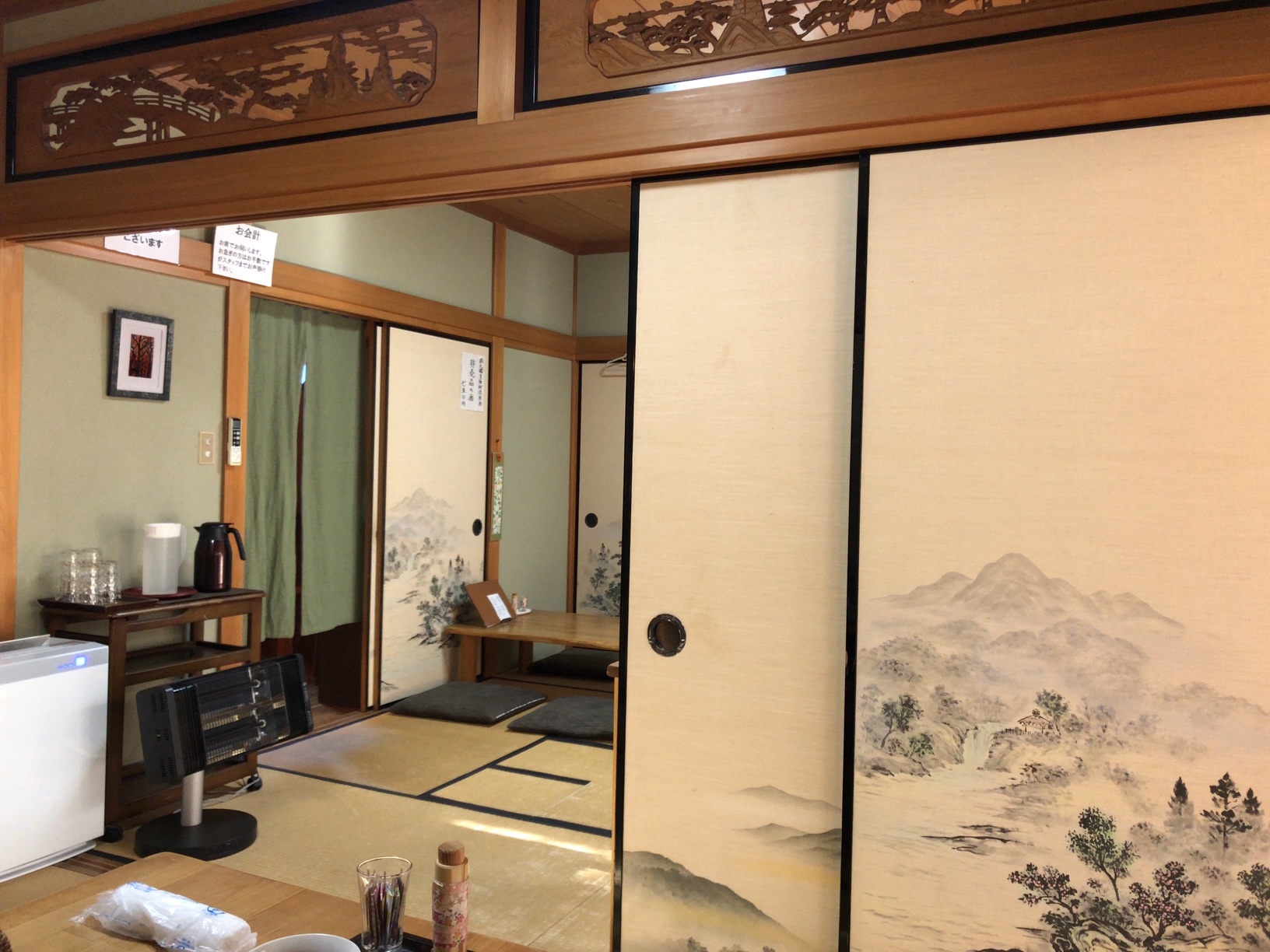 民家を改装した手仕事屋の玄関、靴を脱いで入店するスタイル