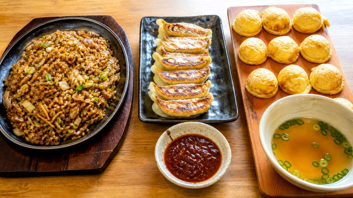 そばめしと味噌だれ餃子、だしで食べる明石焼の代表イメージ