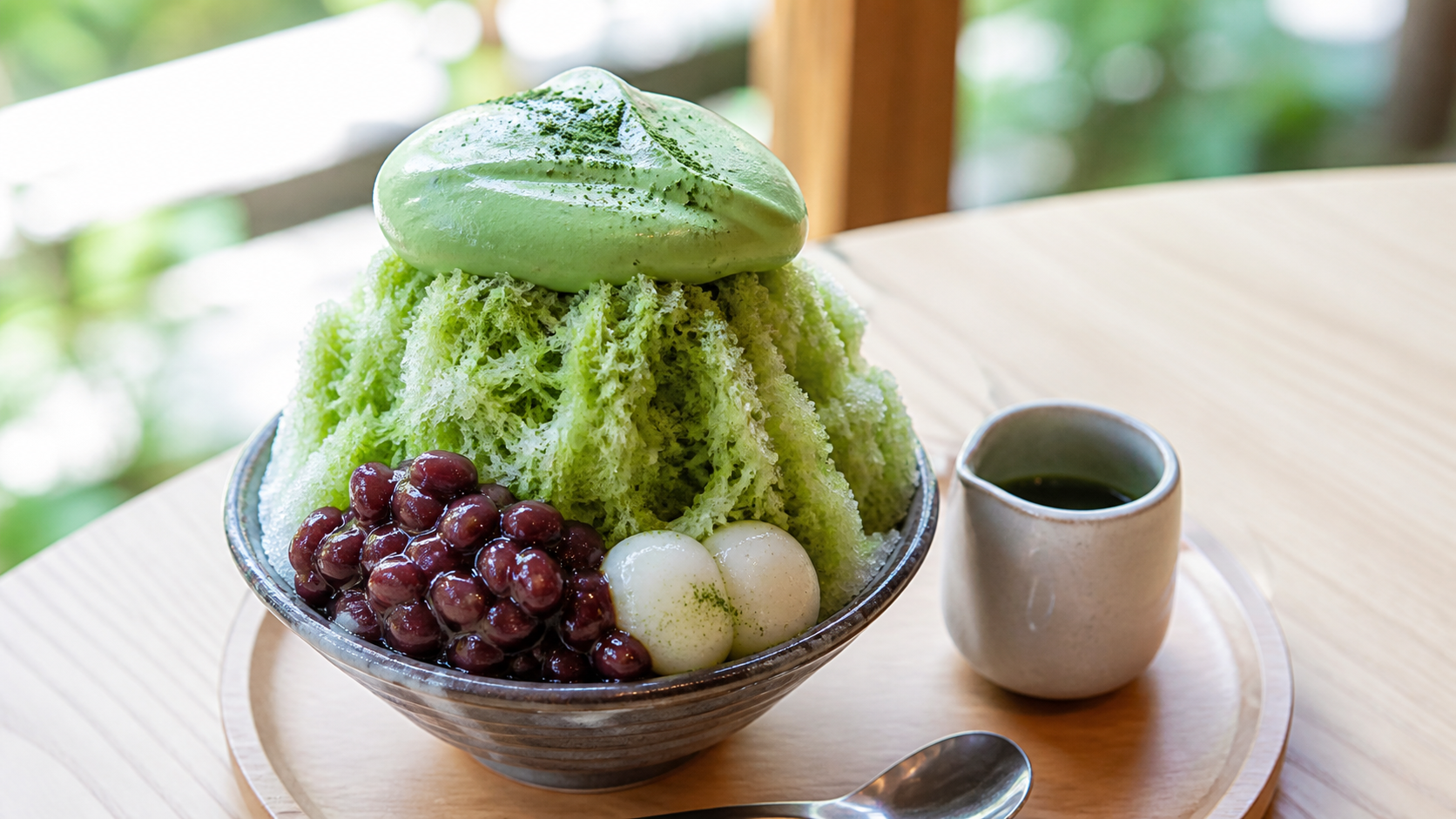 抹茶クリーム・小豆・白玉を添えた進化系かき氷