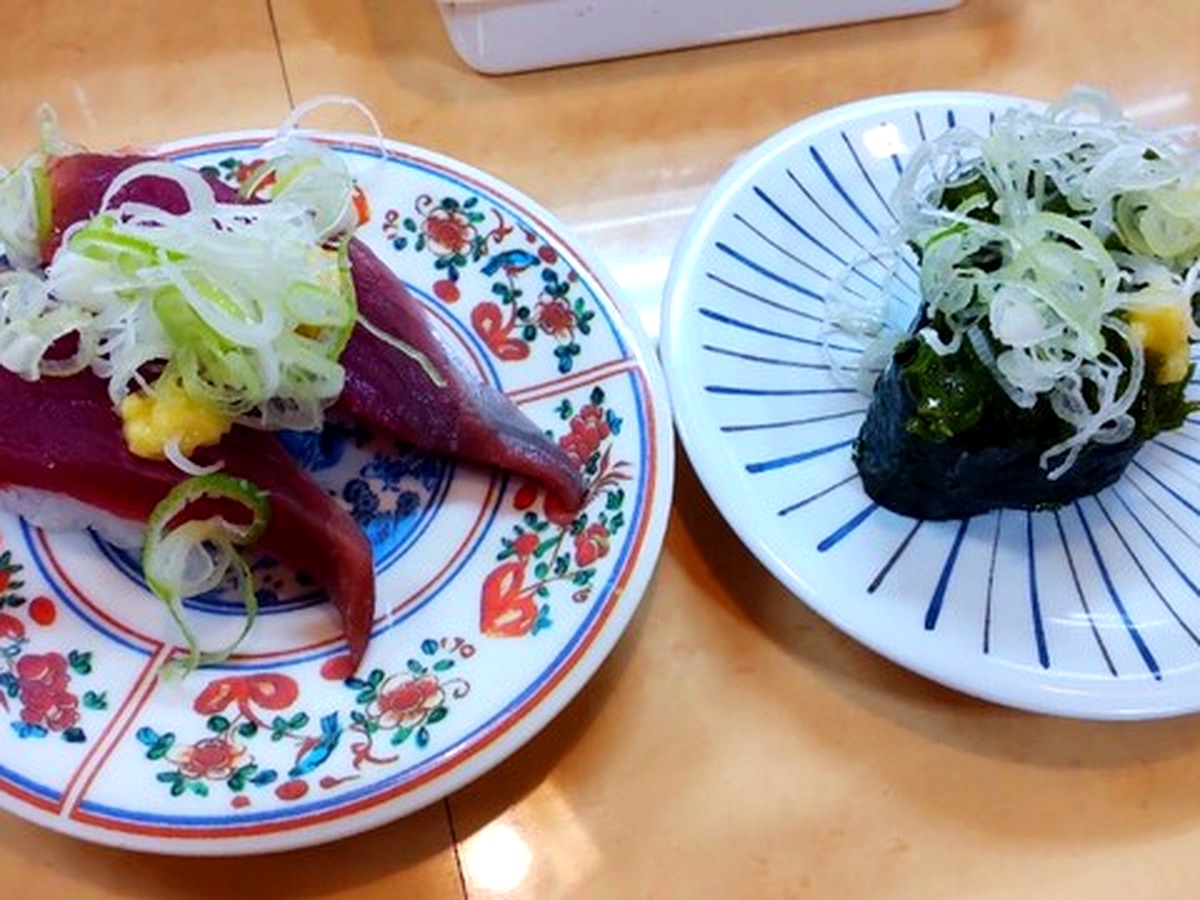魚河岸寿司のねぎとろと軍艦巻き 刻みねぎがたっぷりのった一皿